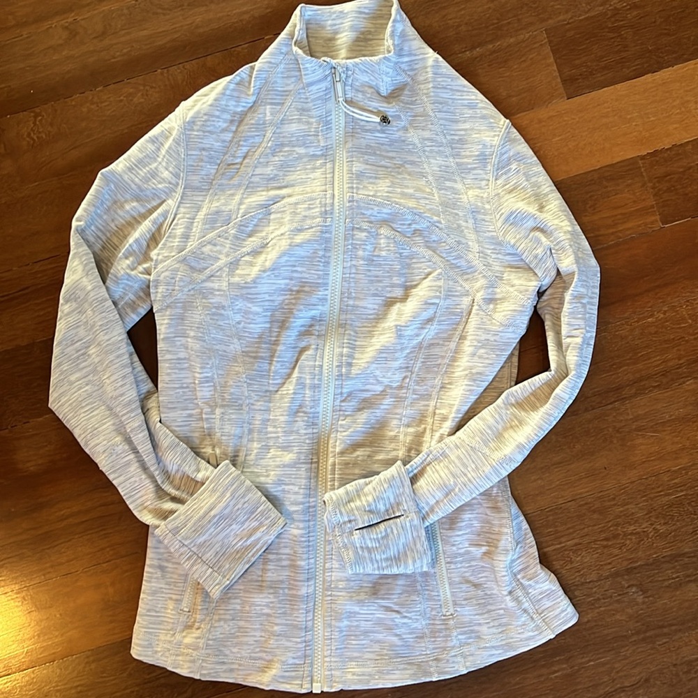 Lululemon size 8 define jacket Heather grey and white worn once
